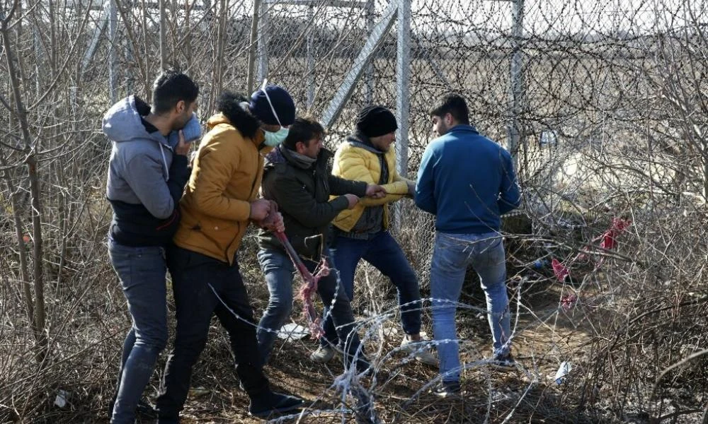 Τούρκος δημοσιογράφος αναφέρει επικίνδυνα παιχνίδια της τουρκικής ΜΙΤ στην Ελλάδα με δίκτυα λαθρεμπορίου του ISIS